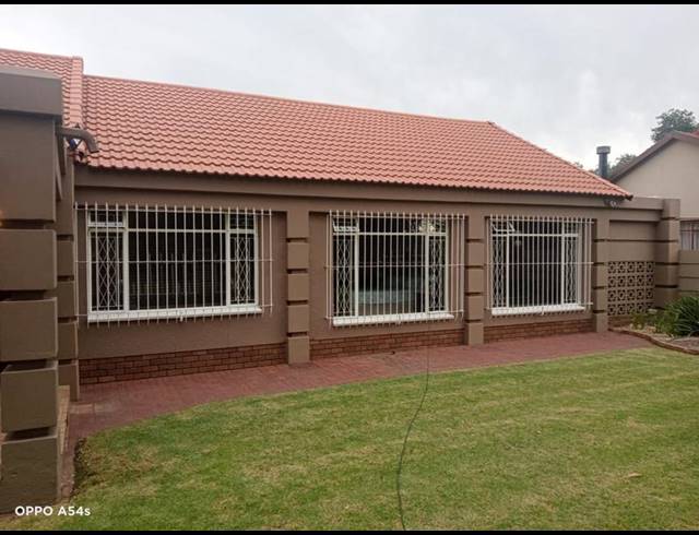 3 BEDROOM HOUSE FOR SALE IN VAALPARK
